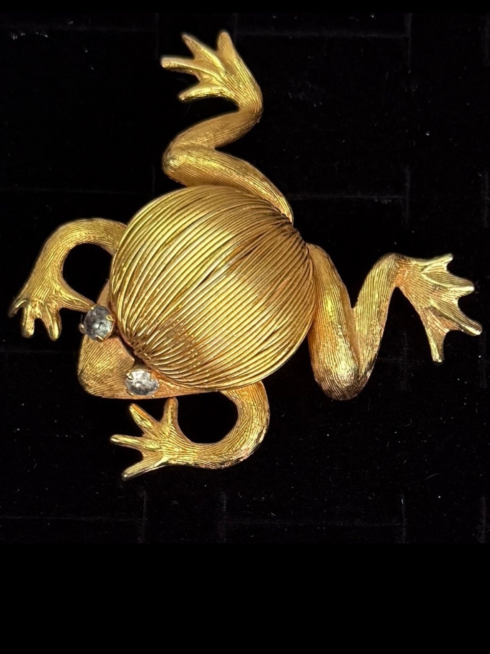 Vintage aged, goldtone Frog Reptile brooch